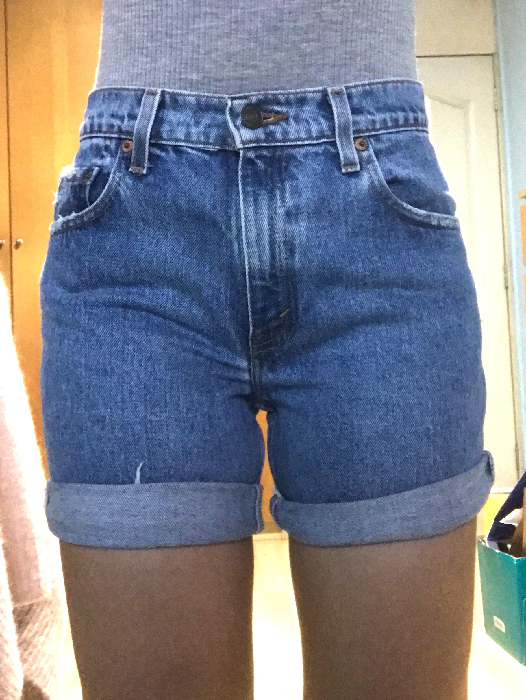 Authentic Levi's 550 Shorts, Women's Fashion, Bottoms, Shorts on Carousell