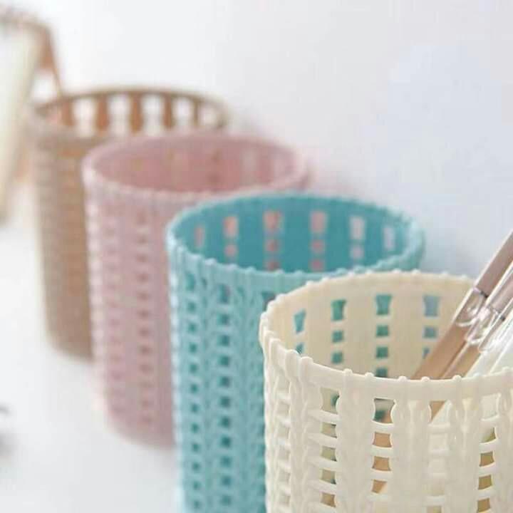 Desk organizer (pen holder) (Category: Stationery & School Supplies) located in Quezon City. Submitted by rigelsfashiononline (Listing ID 248472942, Image 3). Description: Random colors.