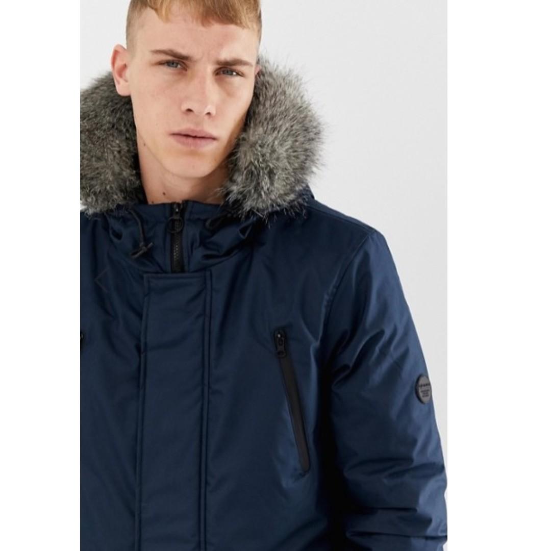 D outlet struct parka