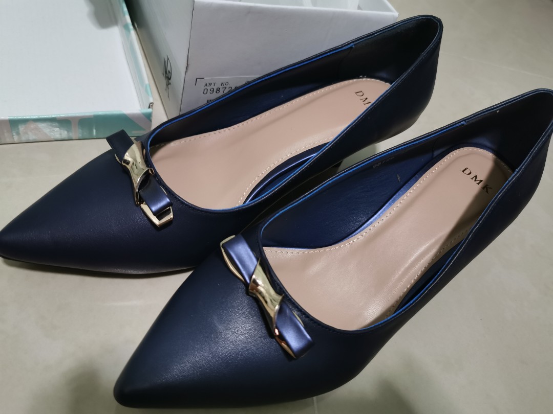 navy heels near me