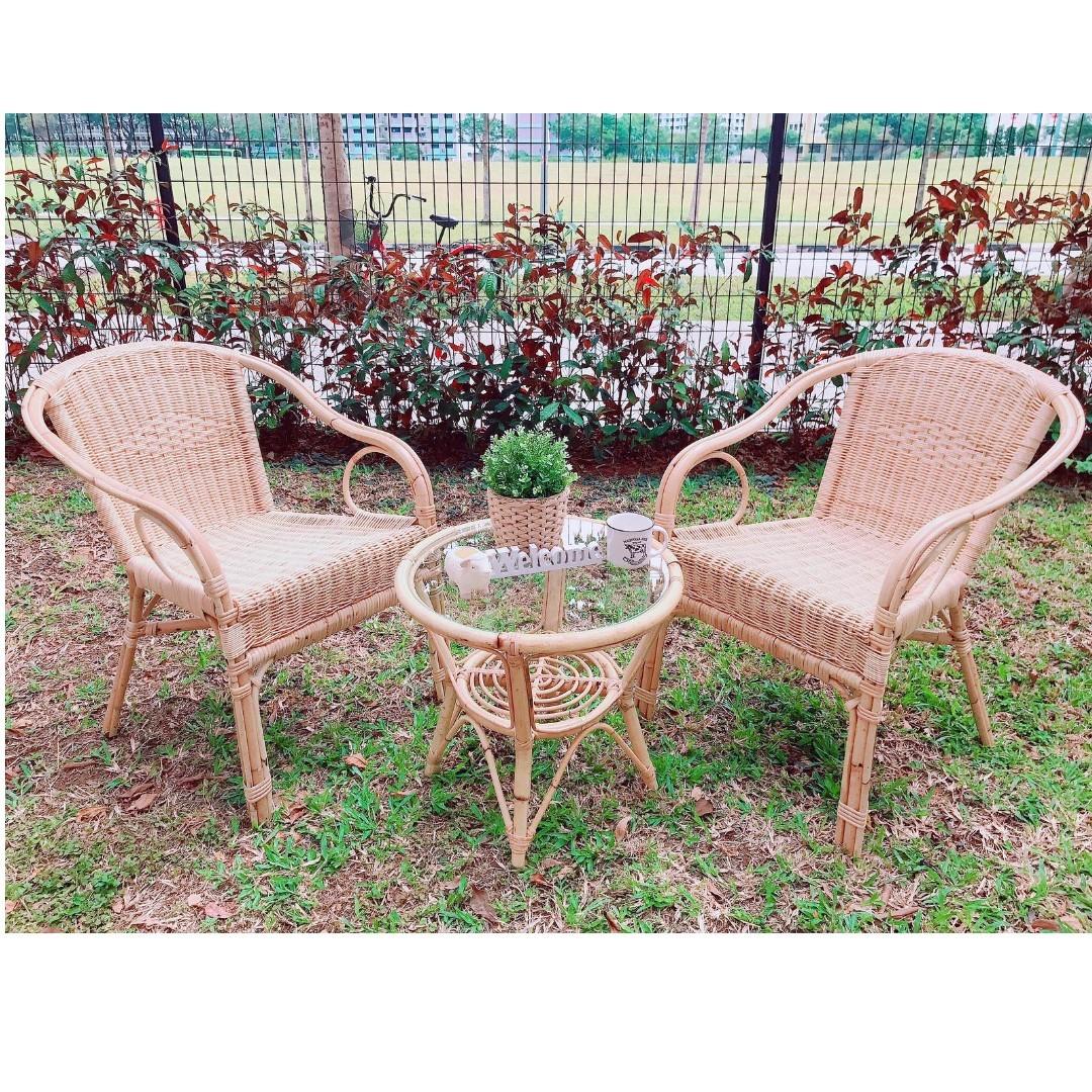 Small rattan table and discount chairs