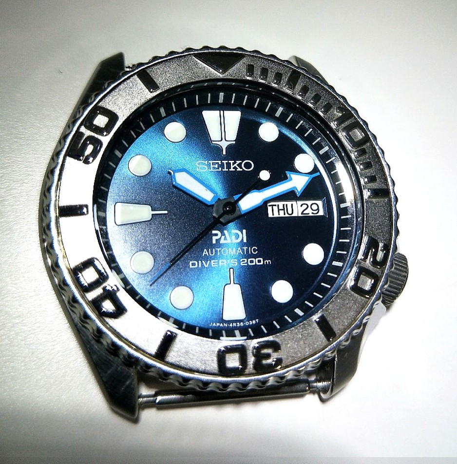 Seiko SKX Blue Sunburst PADI DIAL, Men's Fashion, Watches & Accessories,  Watches on Carousell