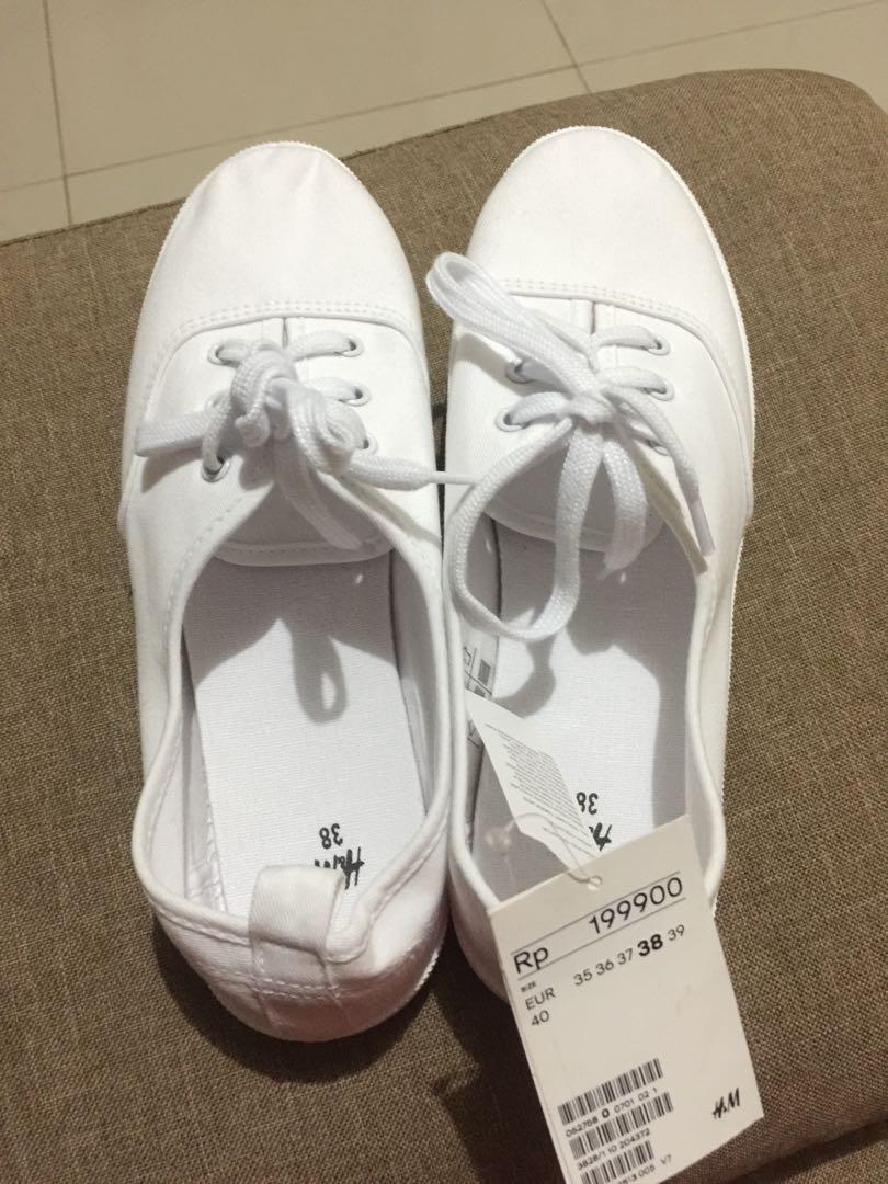 Sepatu All White H M Wanita Fesyen Wanita Sepatu Di Carousell