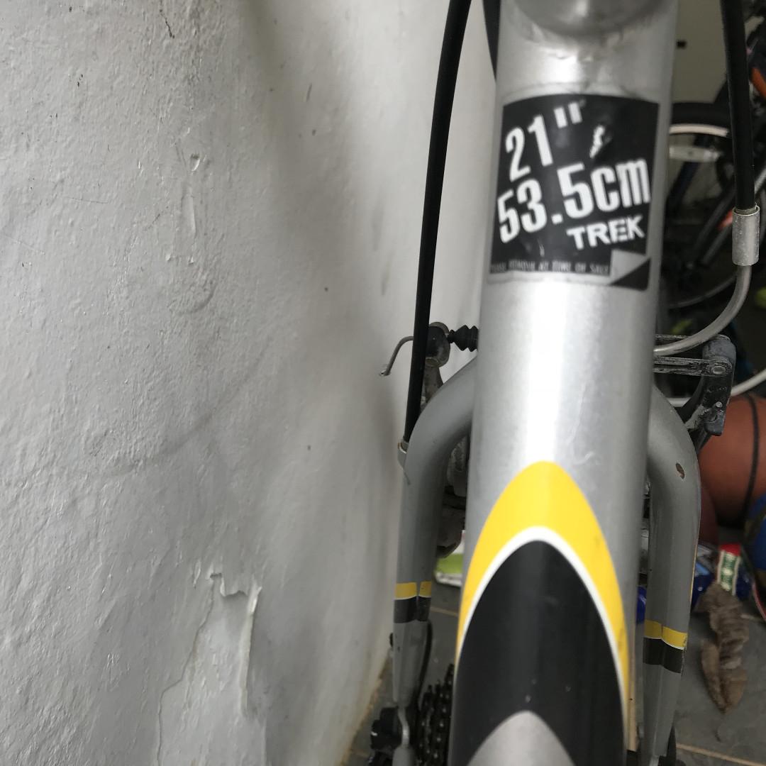 TREK 820 Men s 21 in 53.5 cm mountain bike Sports Equipment