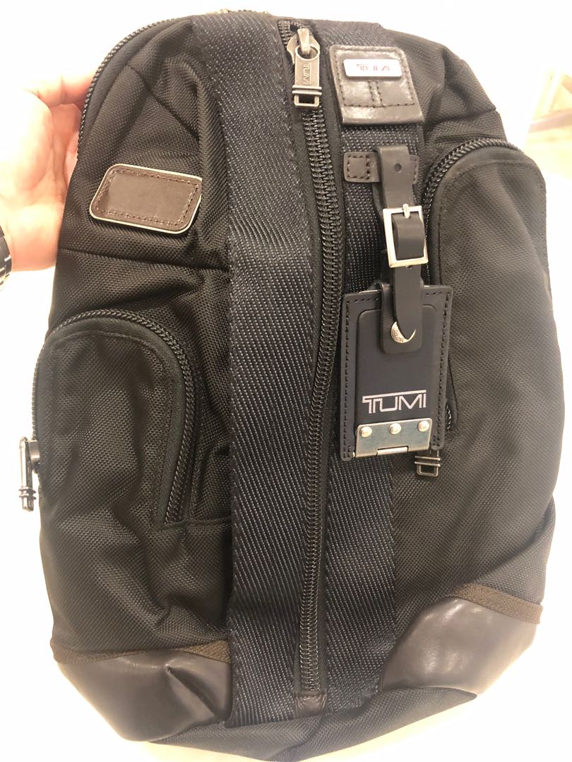 tumi sling bag saratoga