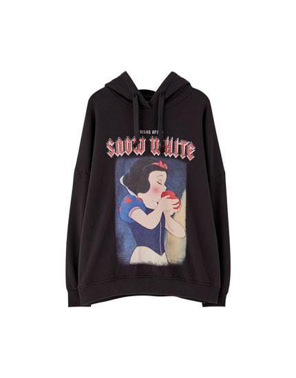 Snow white hoodie on sale pull and bear