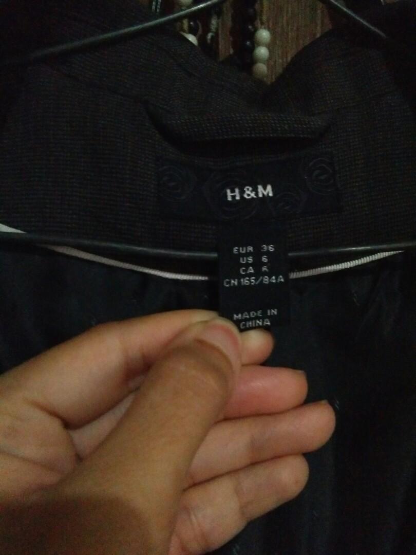 Black coat (Category: Others Tops) located in Quezon City. Submitted by rmprism (Listing ID 248698335, Image 3). Description: Magandang maganda pa di ka lugi para sa 350 mo.