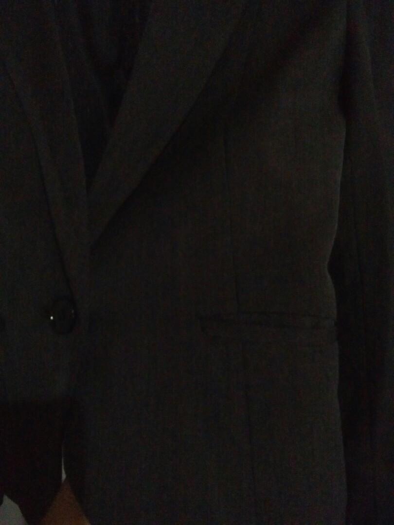 Black coat (Category: Others Tops) located in Quezon City. Submitted by rmprism (Listing ID 248698335, Image 2). Description: Magandang maganda pa di ka lugi para sa 350 mo.