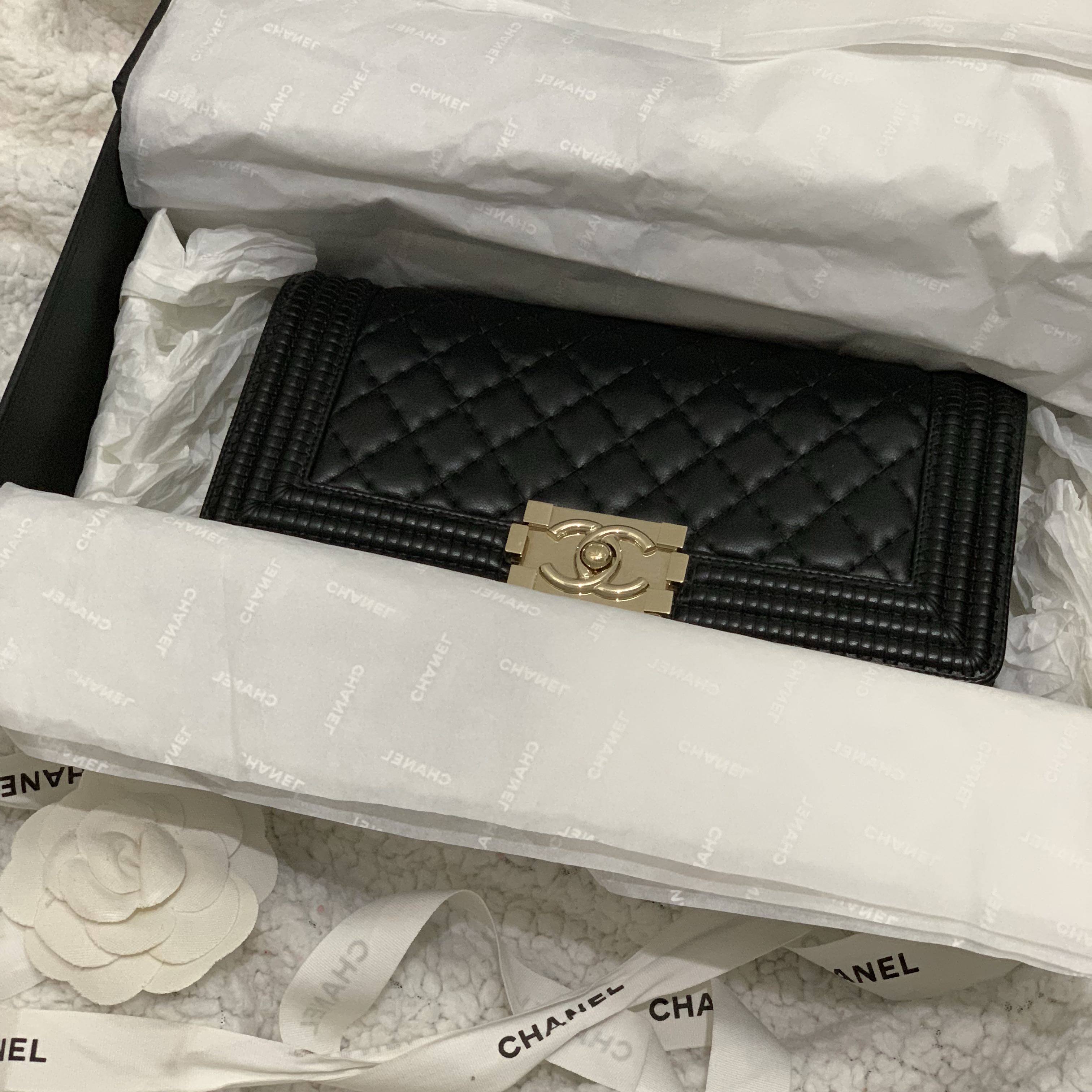 Chanel le boy clutch hotsell