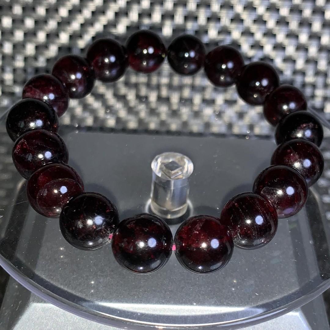 Clearance Sale Rare Old Mine Beauty Protection Red Garnet Bracelet 11 8mm 石榴石 美容养颜避邪化煞 手串free Delivery Women S Fashion Jewellery Bracelets On Carousell