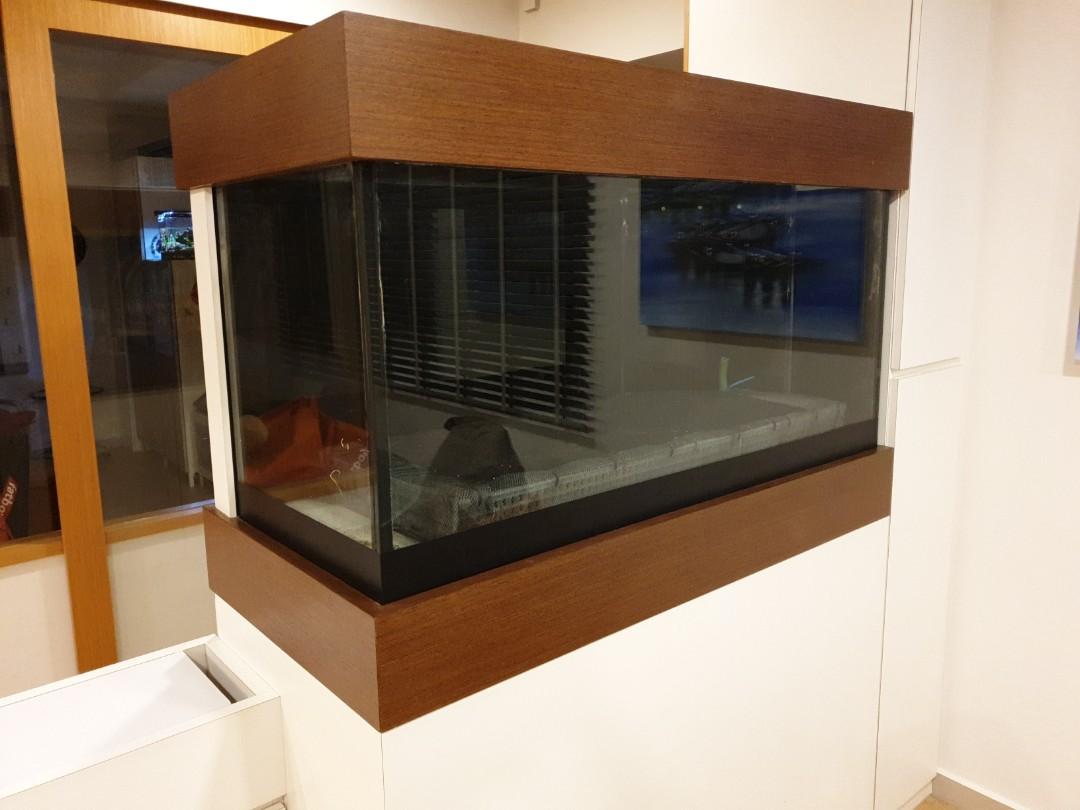 Clearing 4 Ft Fish Tank & top cover only ( exclude Pet