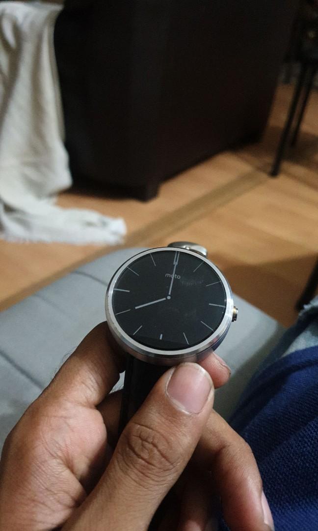 Moto 360 1st gen for s120, Luxury, Watches on Carousell