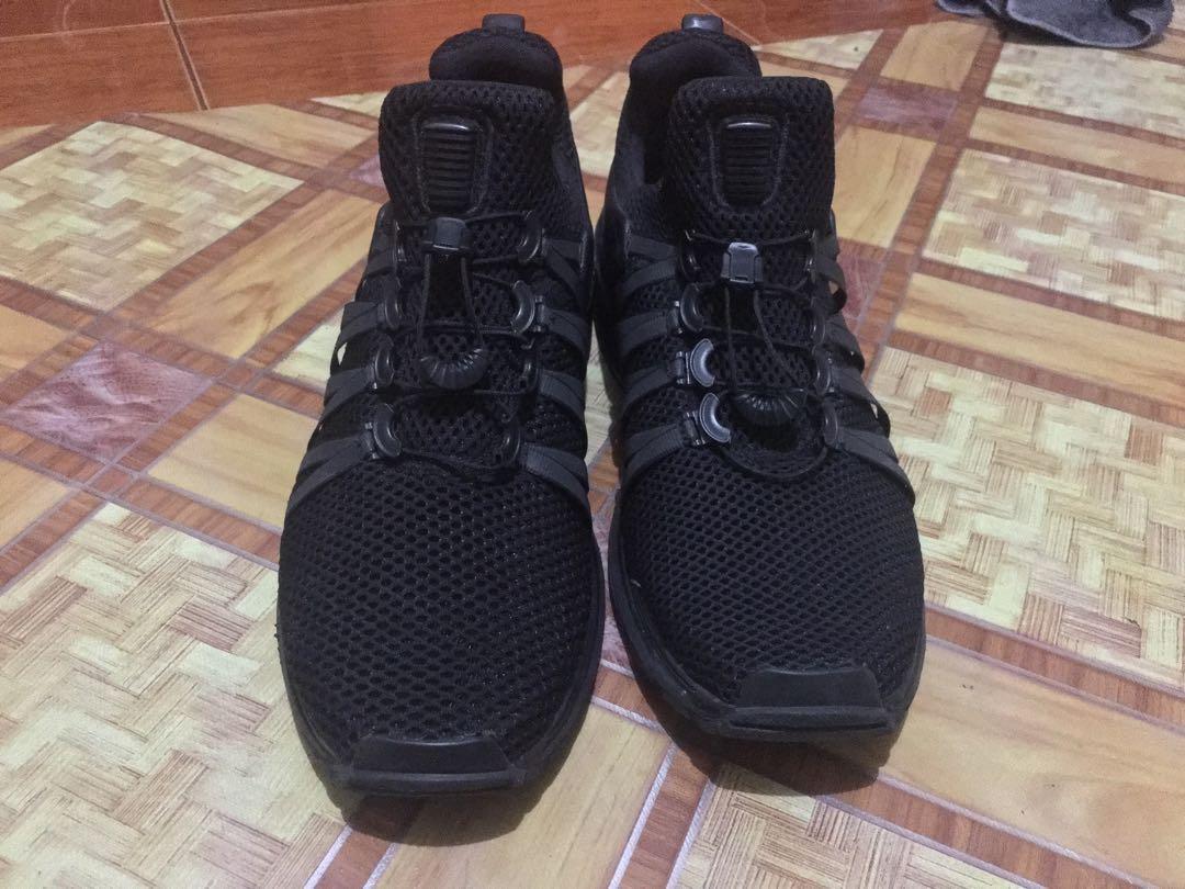 nike shox gravity triple black