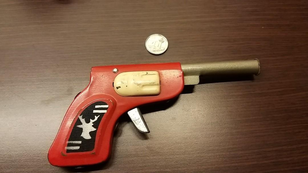 Vintage spring loaded gun, Hobbies & Toys, Memorabilia & Collectibles