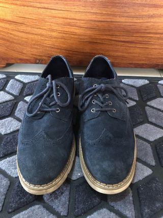 Wingtip Pull and Bear suede shoes for men