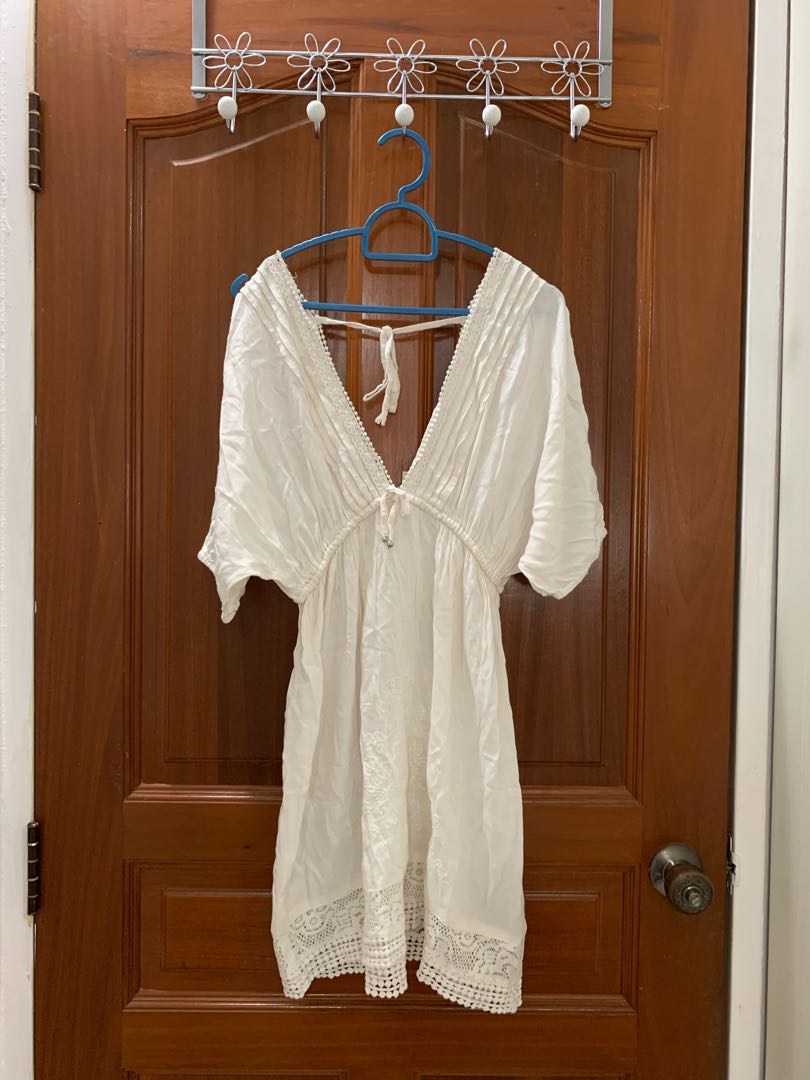 accessorize white beach dress