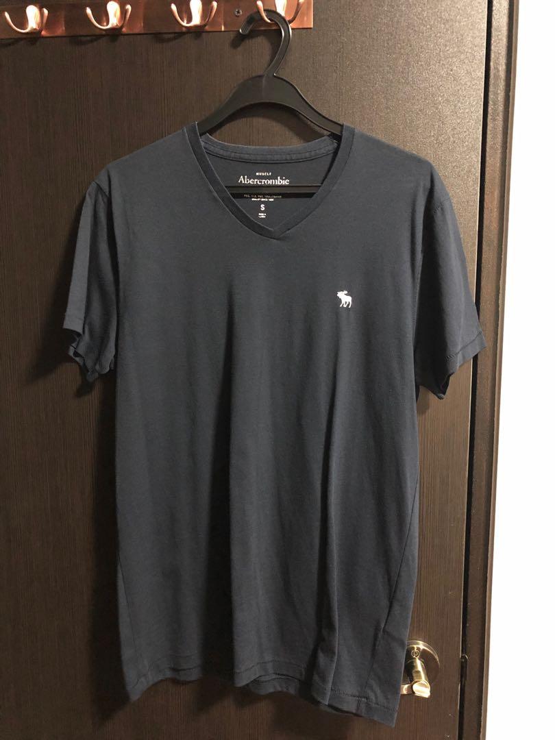 A&F Basic Tee (Category: Tshirts & Polo Shirts) located in Singapore. Submitted by sushiuno (Listing ID 248739977, Image 1). Description: .