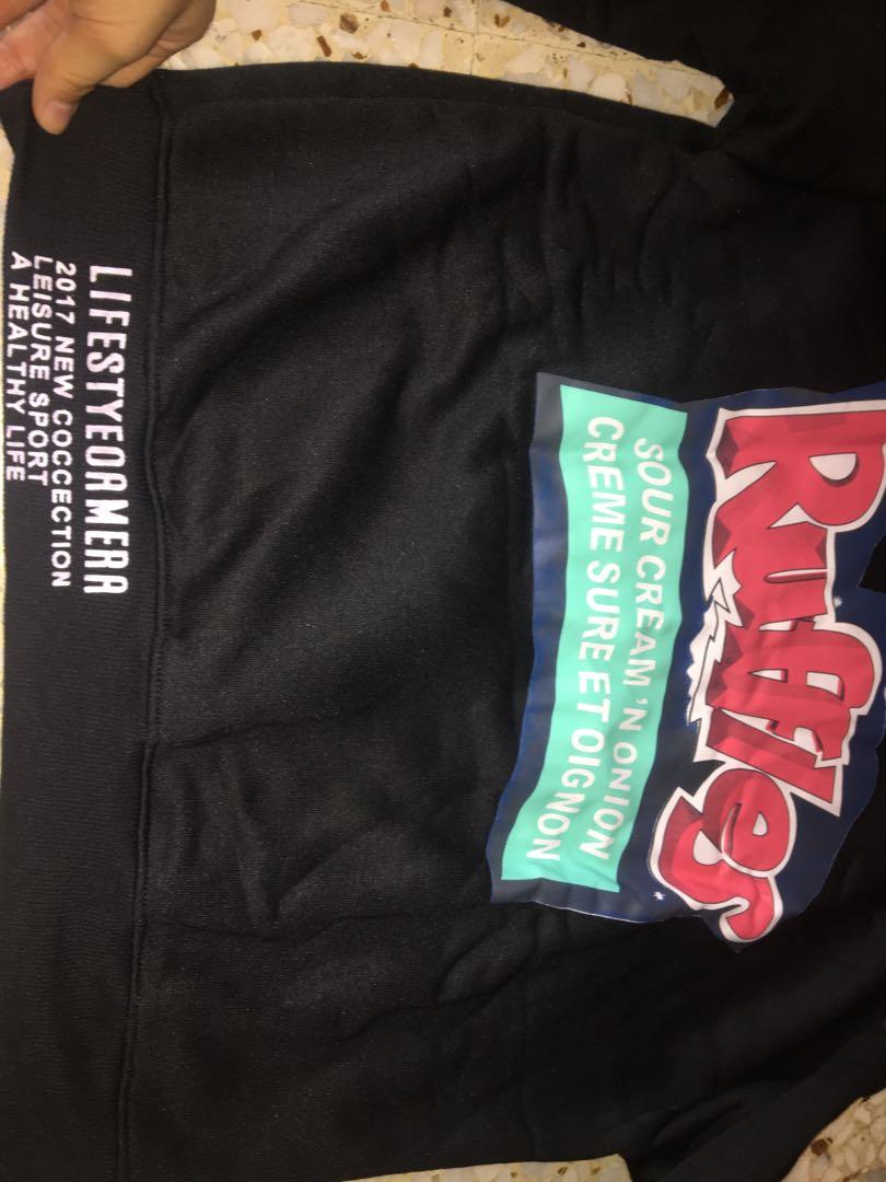 Black Pullover (Category: Coats, Jackets and Outerwear) located in Singapore. Submitted by h.olyychickk (Listing ID 248758891, Image 3). Description: is brand new, the tag is still on! bought it on impulse too! material is good it keeps one warm. swipe to see the details on the pullover!.