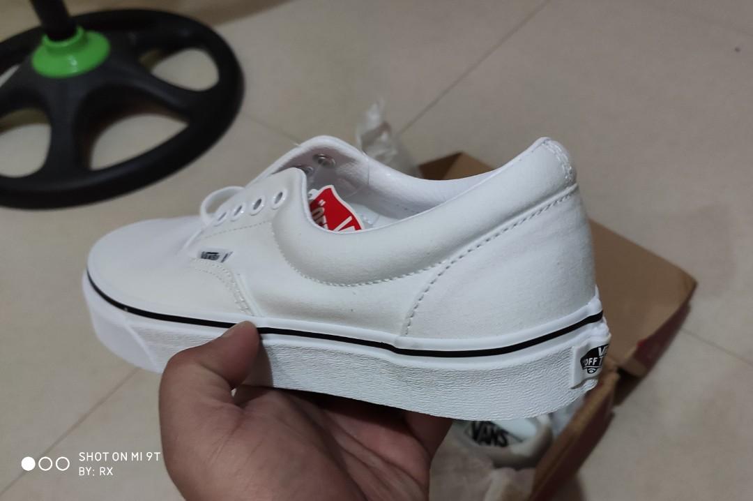 vans era triple white