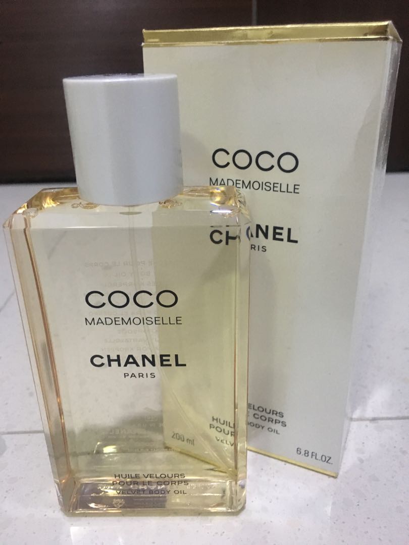 Chanel Coco Mademoiselle Velvet Body Oil, Beauty & Personal Care, Bath &  Body, Body Care on Carousell