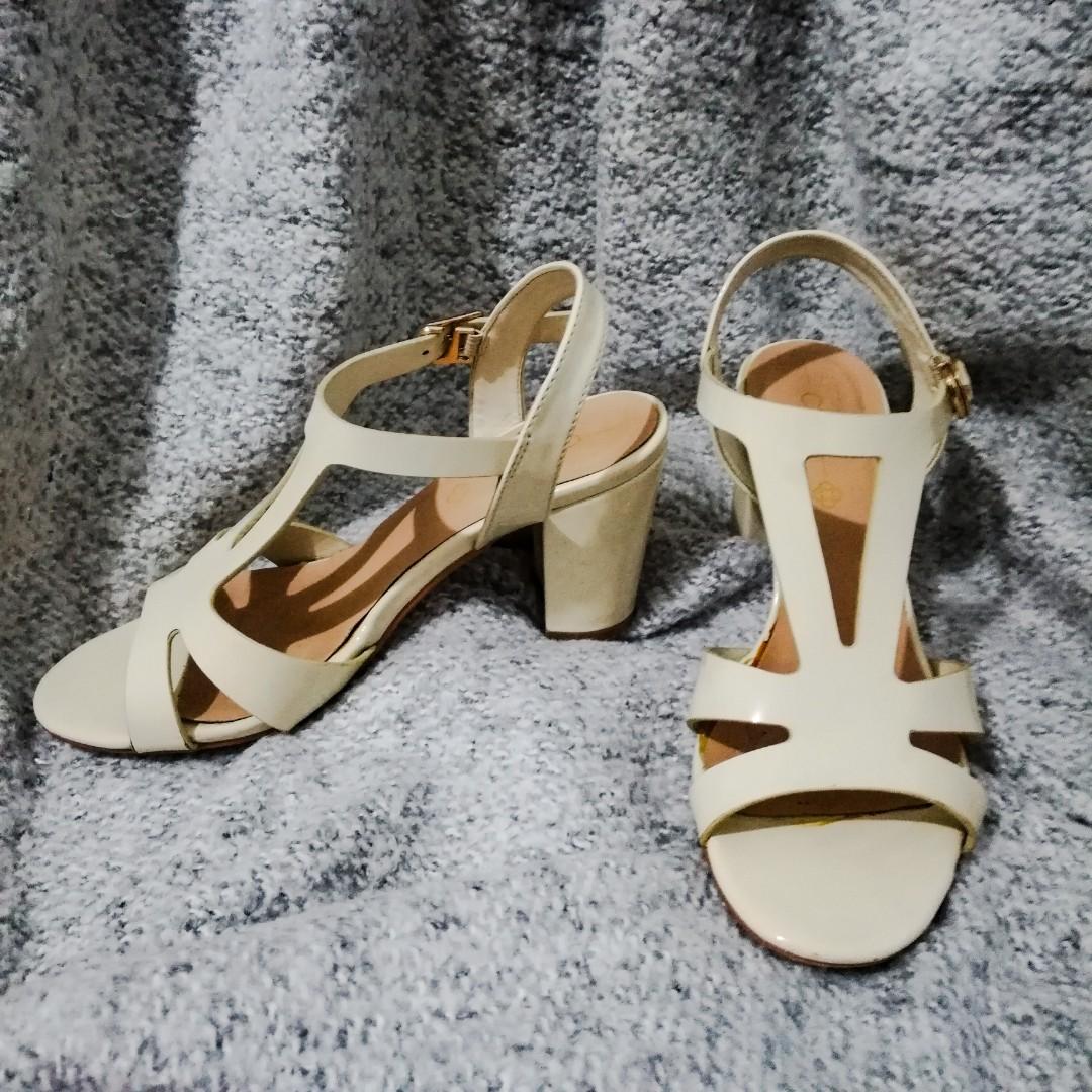 cln block heels