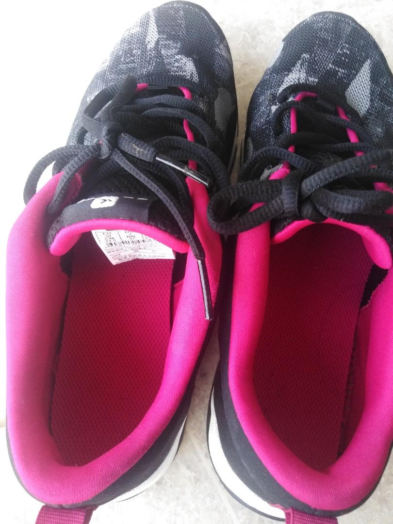 decathlon red shoes