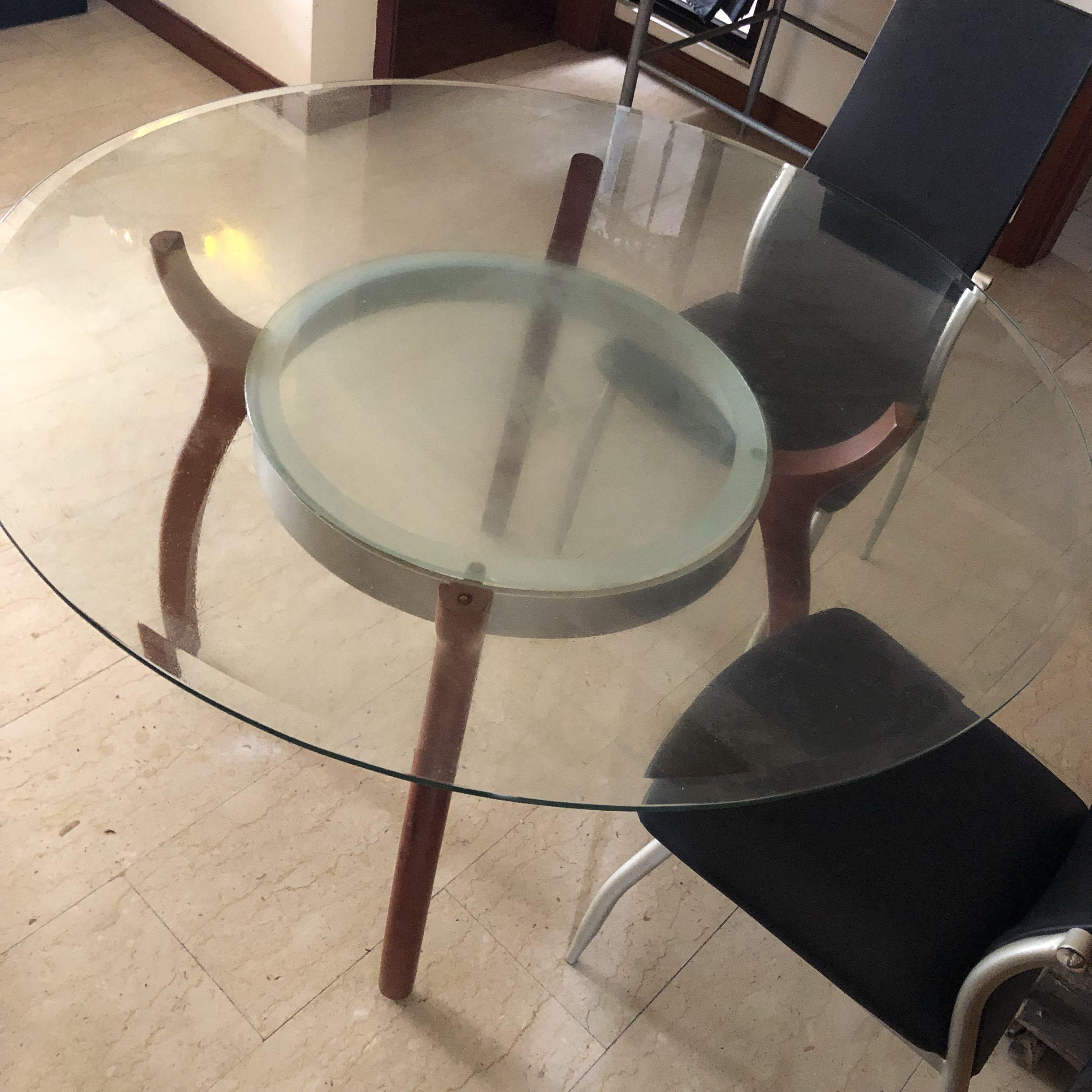 Dining Table (Category: Tables & Sets) located in Singapore. Submitted by barangbaranglelong (Listing ID 248767762, Image 1). Description: Round Glass Dining Table 122cm x 75cm Able to put 6 chairs. Collection at Jurong East. Arrange own transport..