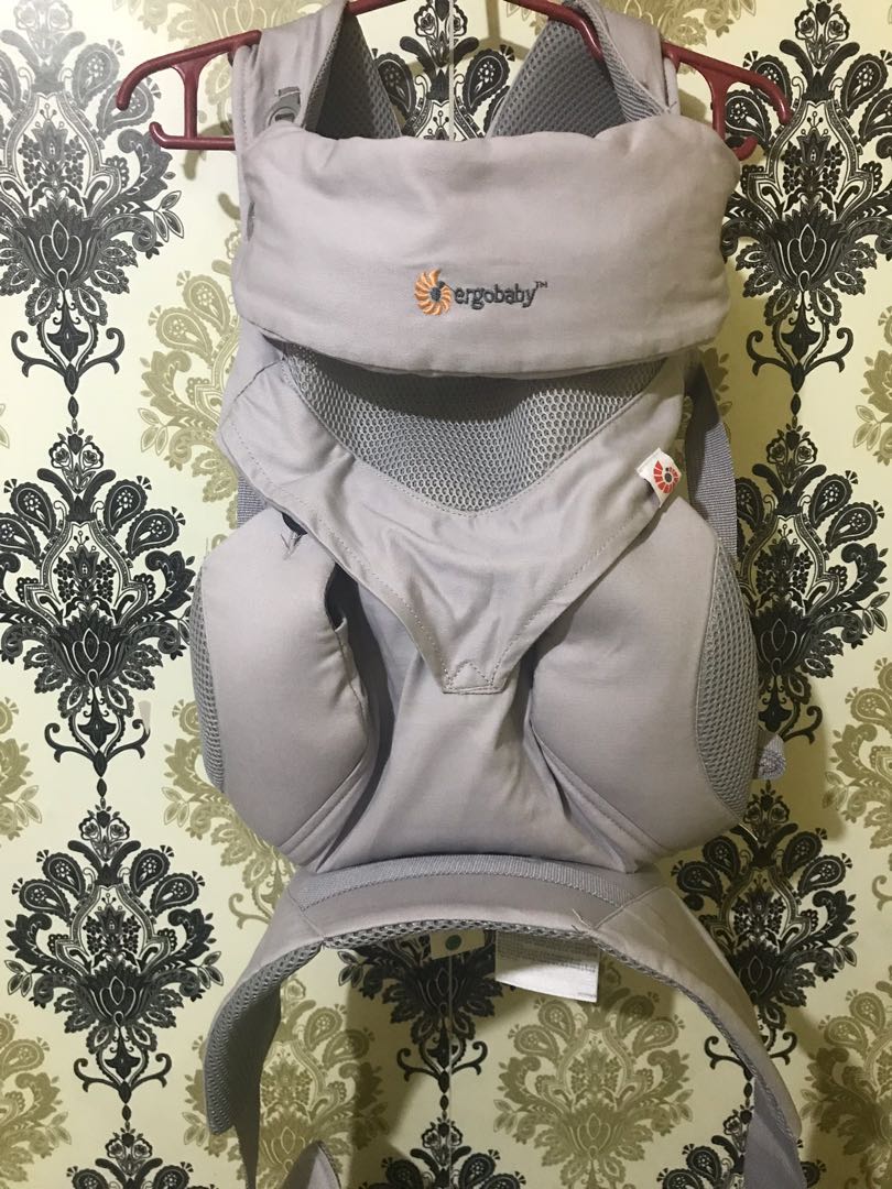ERGO BABY 360 Carrier with hood, Babies & Kids, Going Out, Carriers