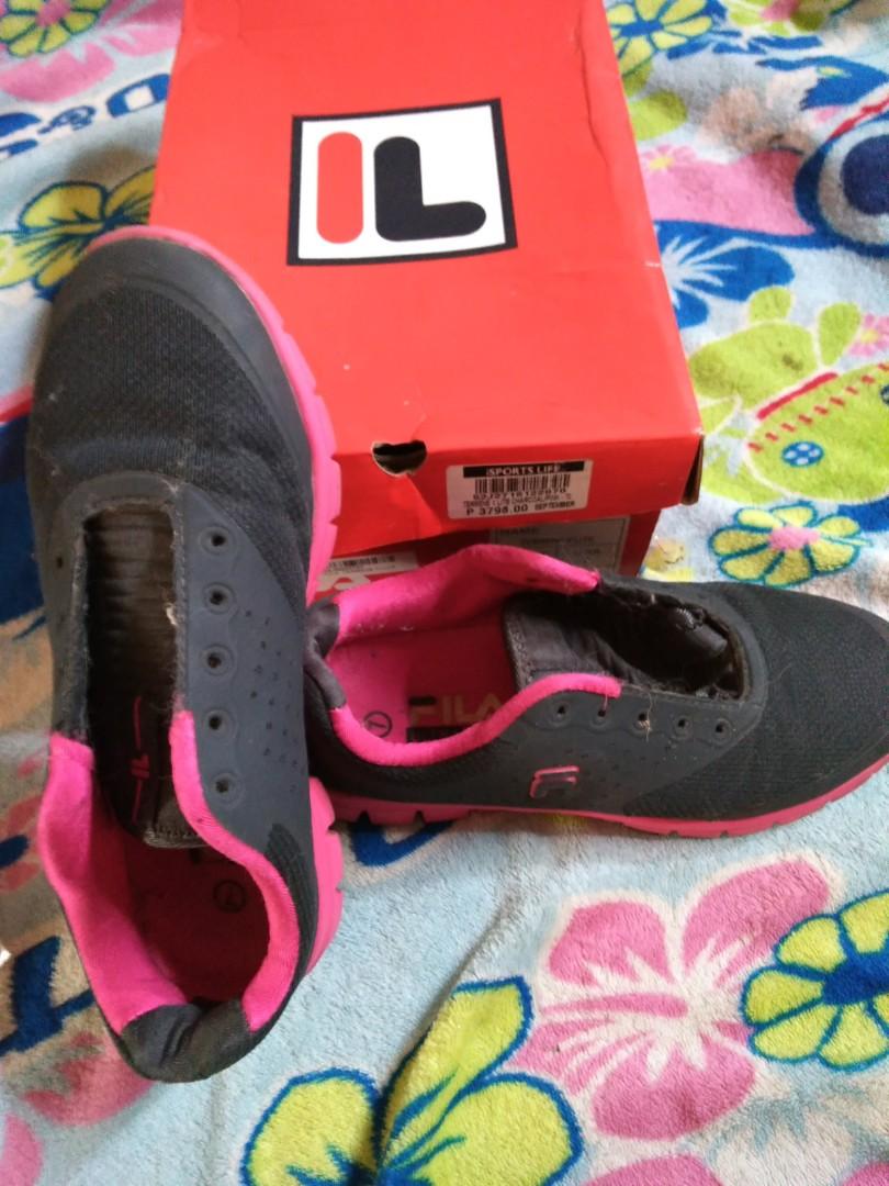 Fila women running shoes (Category: Activewear) located in Manila. Submitted by jccj09 (Listing ID 248738714, Image 3). Description: Fila women running shoes Terrene x lite Gray and pink Size 7 Still very good condition Camanava or shipping.