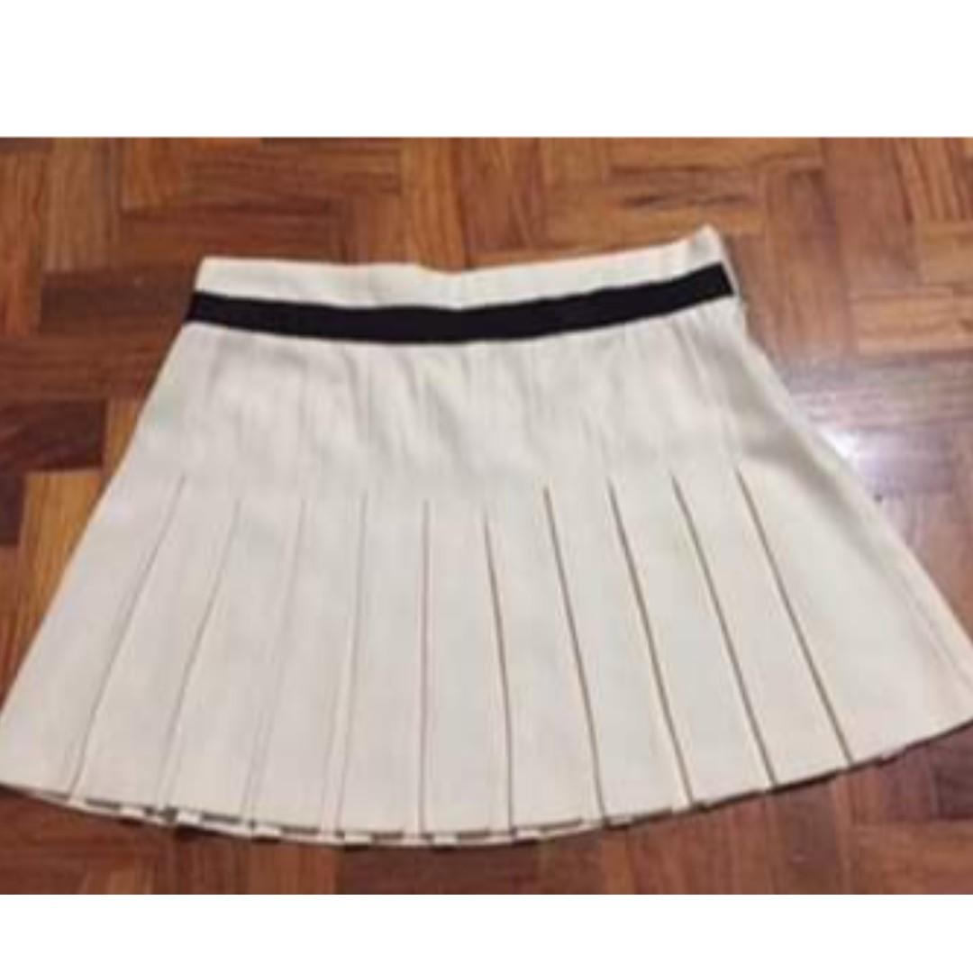 Forever 21 Pleated Mini Skirt (Category: Skirts) located in Cainta. Submitted by playd (Listing ID 248755857, Image 1). Description: Fits waist 25-26. Chiffon Pleated Mini Skirt No issues. Shipping via LBC.