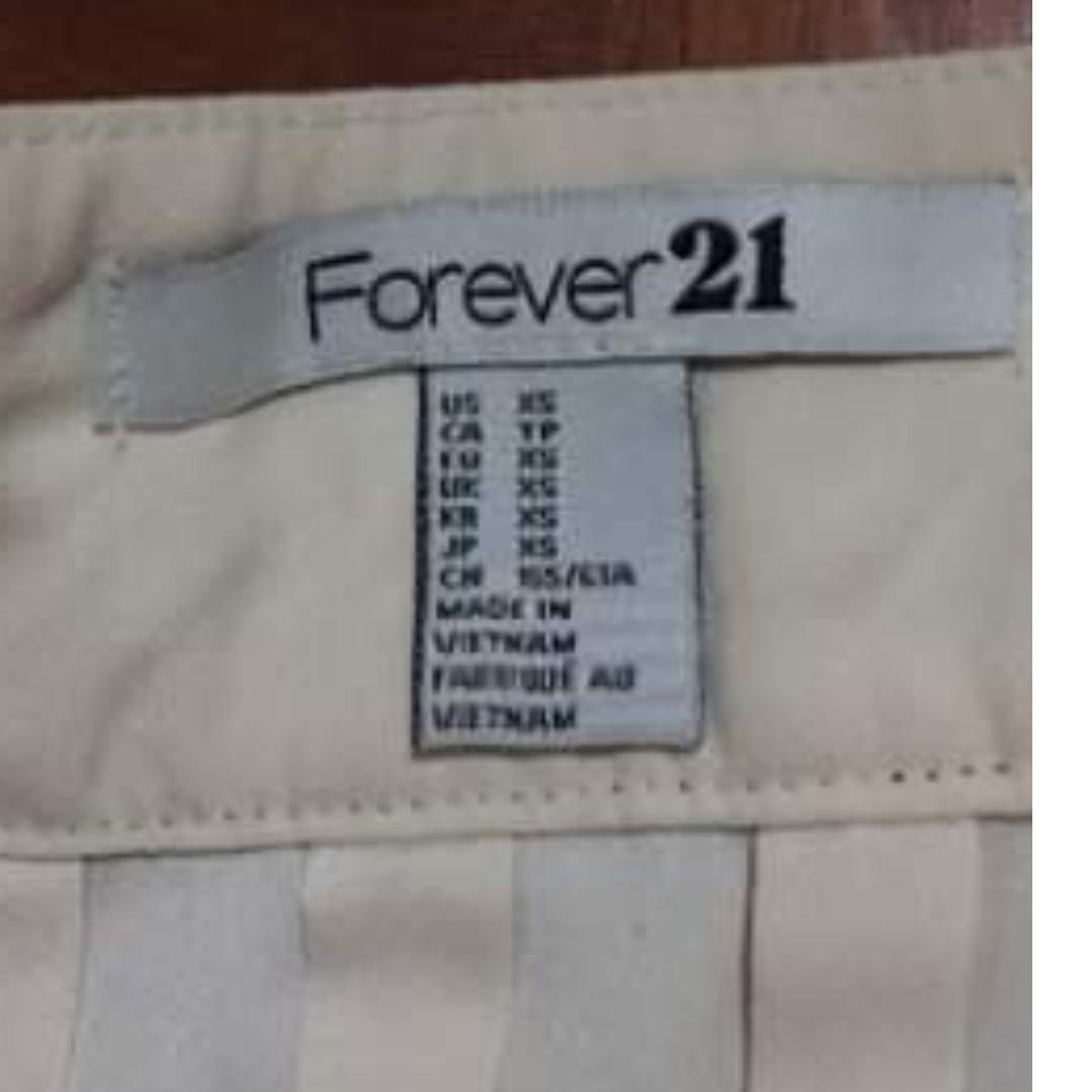 Forever 21 Pleated Mini Skirt (Category: Skirts) located in Cainta. Submitted by playd (Listing ID 248755857, Image 2). Description: Fits waist 25-26. Chiffon Pleated Mini Skirt No issues. Shipping via LBC.