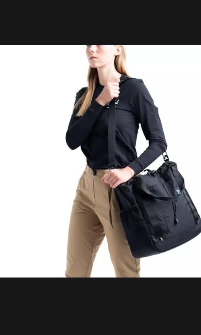 Herschel Barnes tote Women s Fashion Bags Wallets Cross body Bags on Carousell