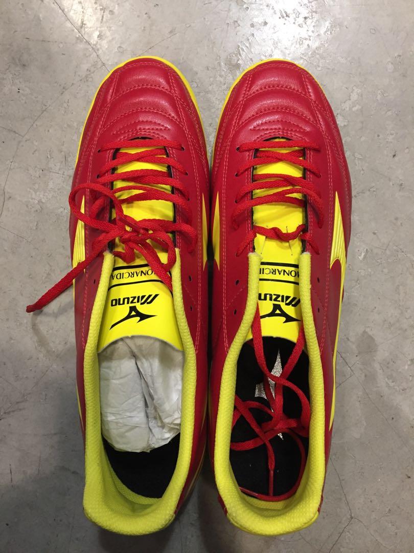 Kasut top futsal mizuno
