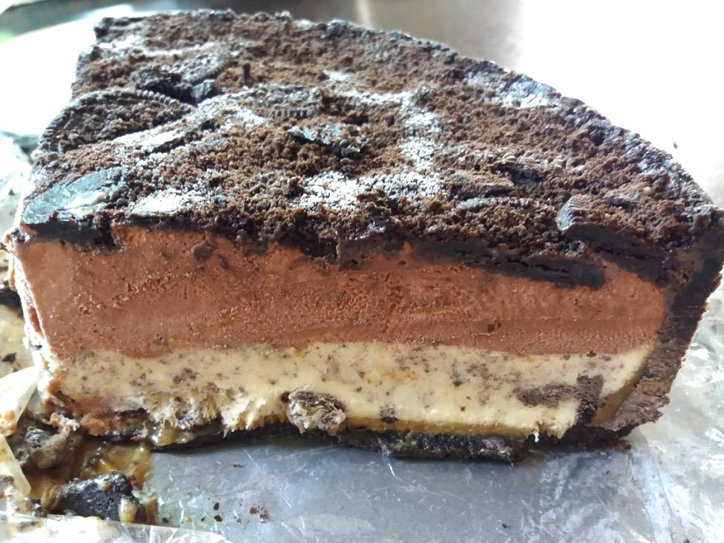 Mud Pie (ice cream cake), Food & Drinks, Chilled & Frozen Food on Carousell