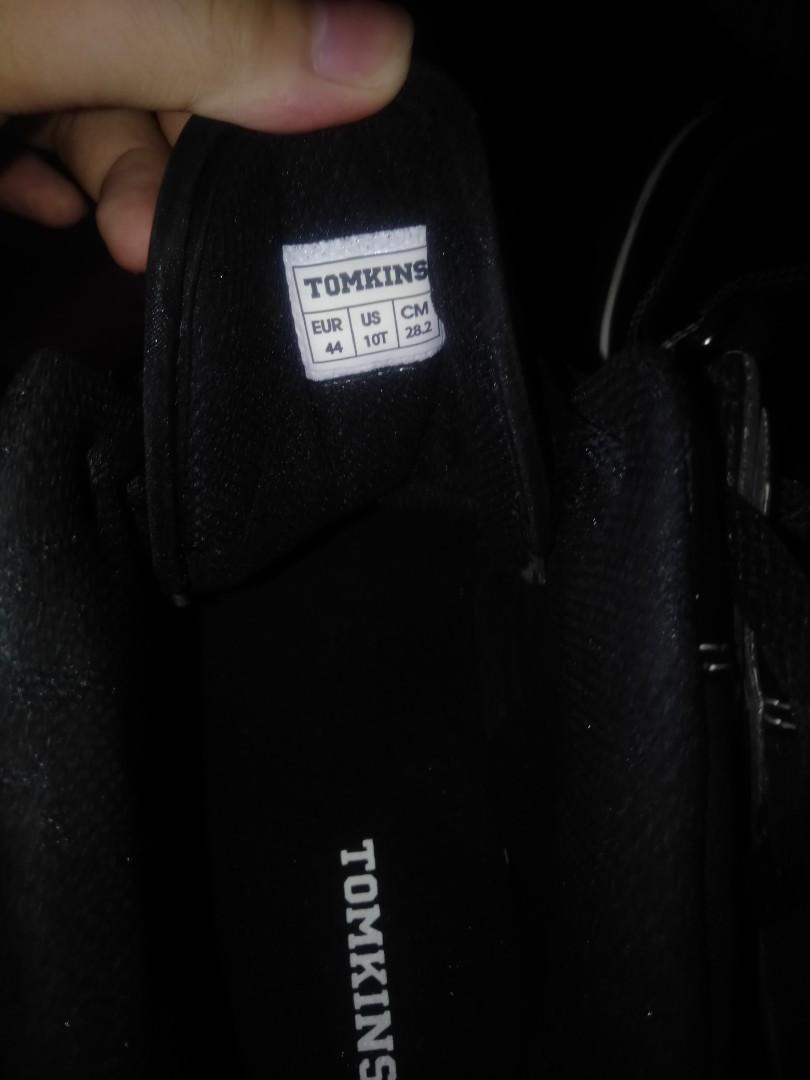 Sepatu Tomkins Fesyen Pria Sepatu Sneakers Di Carousell