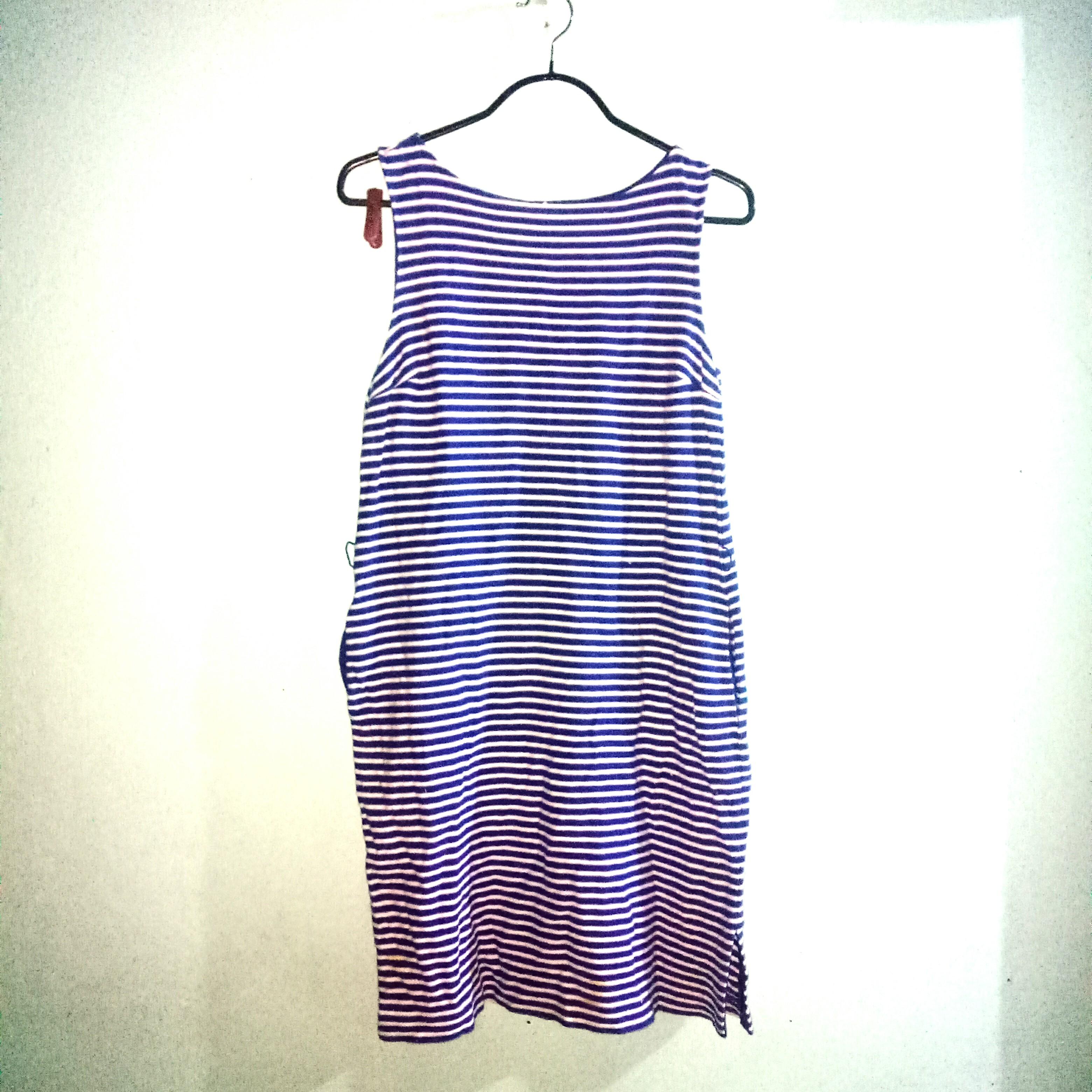 Uniqlo stripes dress (Category: Dresses) located in Makati City. Submitted by bibbymbap (Listing ID 248839946, Image 1). Description: Good condition.