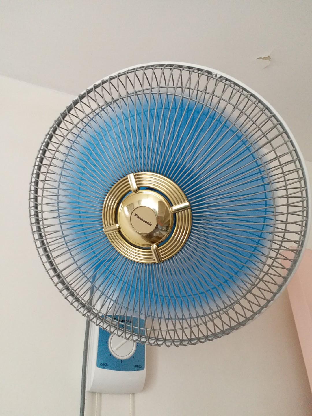 掛牆風扇 wall fan, 傢俬＆家居, 家居裝飾, 牆上裝飾 - Carousell