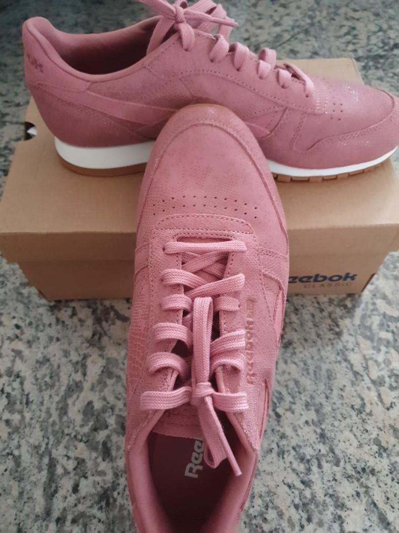 reebok pink sneakers