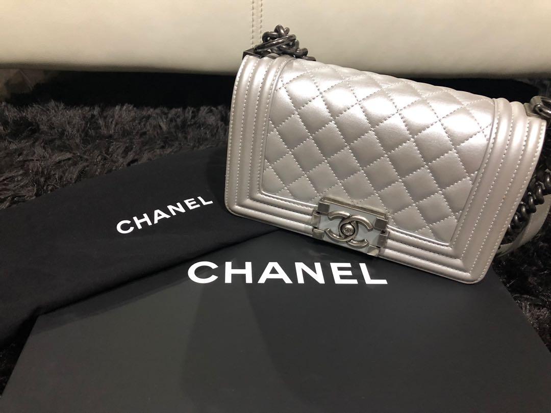 chanel boy mini