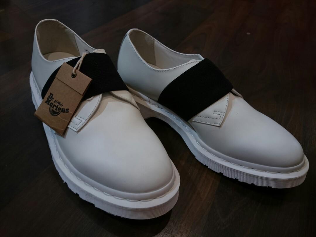 dr martens 1461 elastic