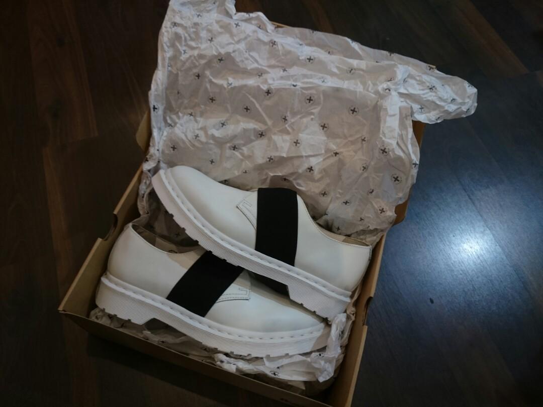 dr martens 1461 elastic