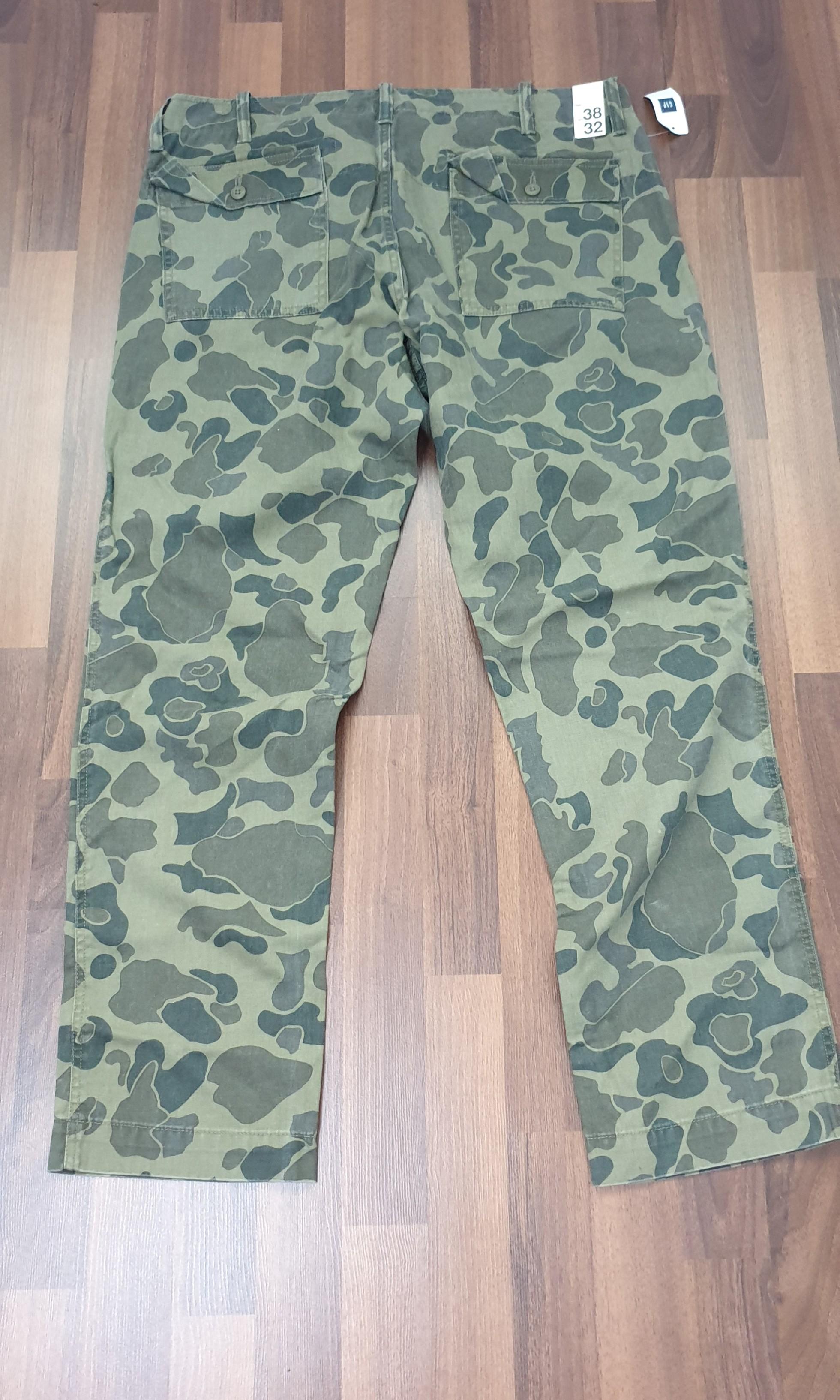 Gap shop camouflage pants