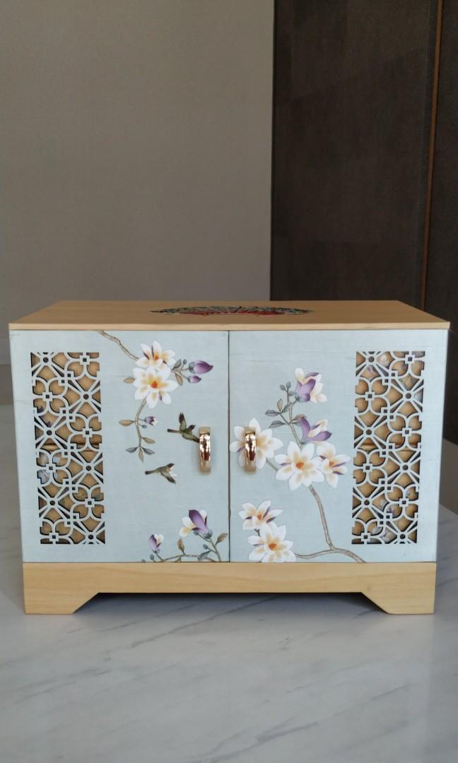 Mooncake Box From Cherry Garden Mandarin Oriental Furniture Home Decor Others On Carousell