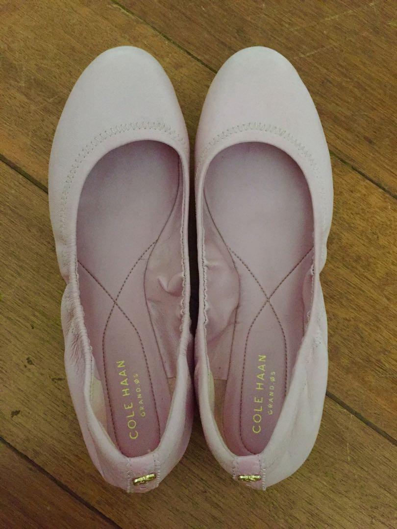 REPRICED! Cole Haan ballet flats 6.5 New (Category: Flats & Sandals) located in Makati City. Submitted by go2gal (Listing ID 248915744, Image 2). Description: Price drop! New/unworn blush pink Cole Haan ballet flats Size 6.5. Bought in US outlet for $102. No box. Price: Now P2,300 (from P2,900) Add delivery fee RFS: a bit tight on me; impulse buy MOP: BPI or HSBC only.