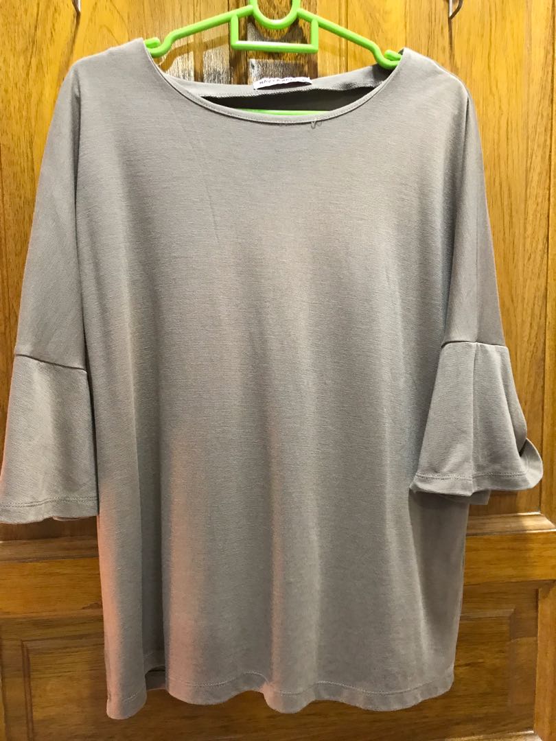 Nude Tops, Women's Fashion, Muslimah Fashion, Tops on Carousell