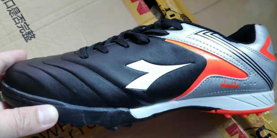 Chaussures de football pour adulte neufs et d'occasion : Achetez et vendez ! - Page 2