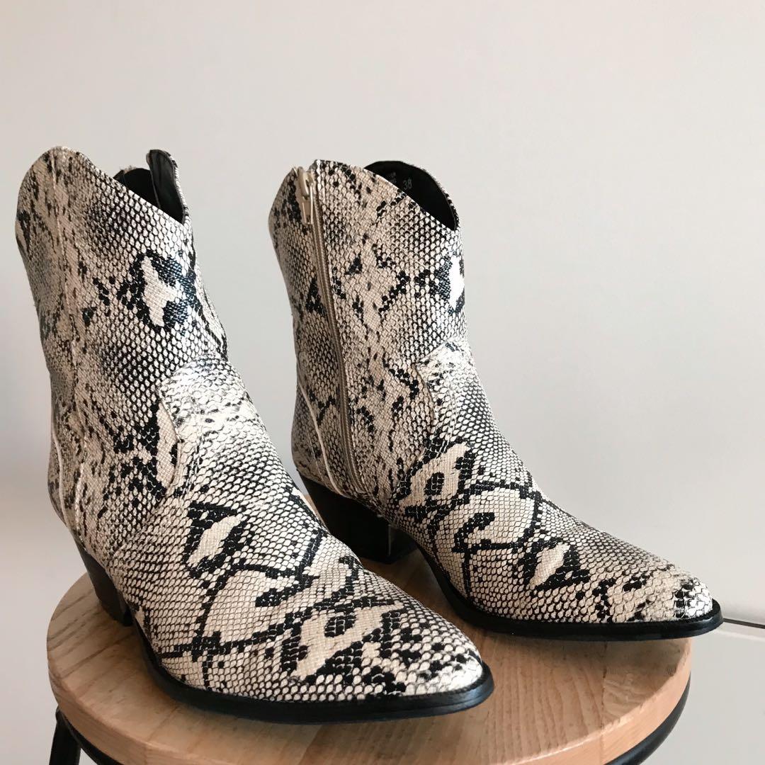 snake skin cowboy boot
