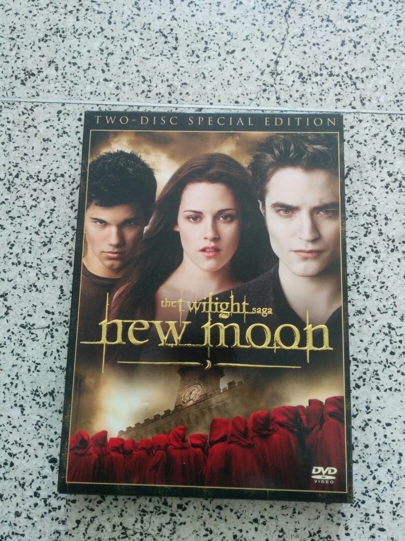 The Twilight Saga New Moon 2 Dvd Movies D Music Media Cds Dvds Other Media On Carousell