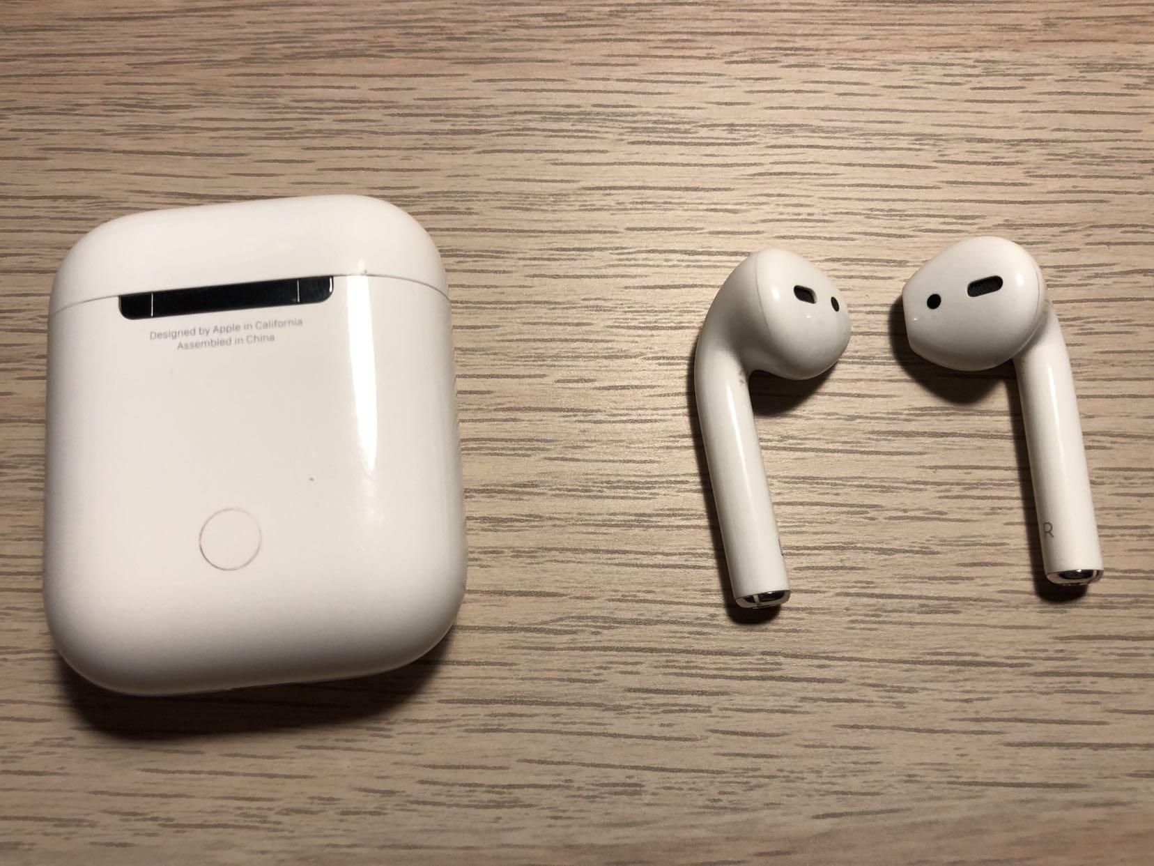 Левый наушники airpods 3. Правый наушник Apple AIRPODS 2. Air pods 1 оригинал. Apple AIRPODS Pro 2nd Generation. AIRPODS 1st Generation.