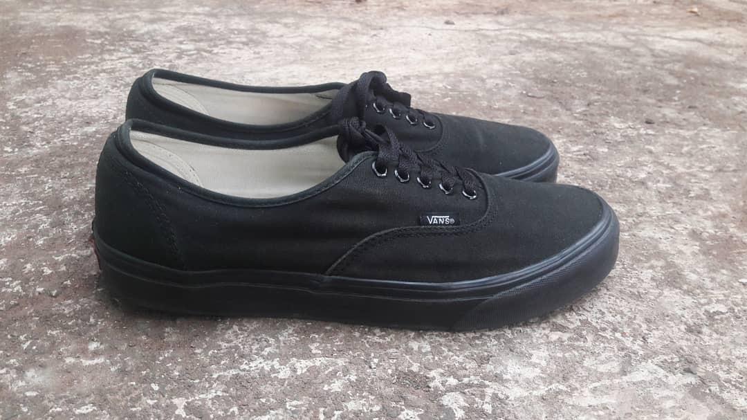 vans authentic full black original